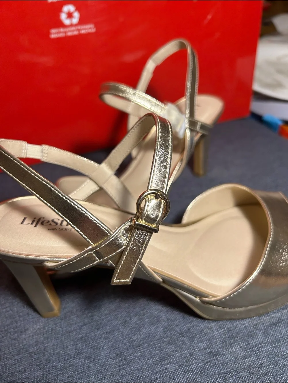 Life stride Gwendolyn Gold platform Dress Sandal heel size 9 W